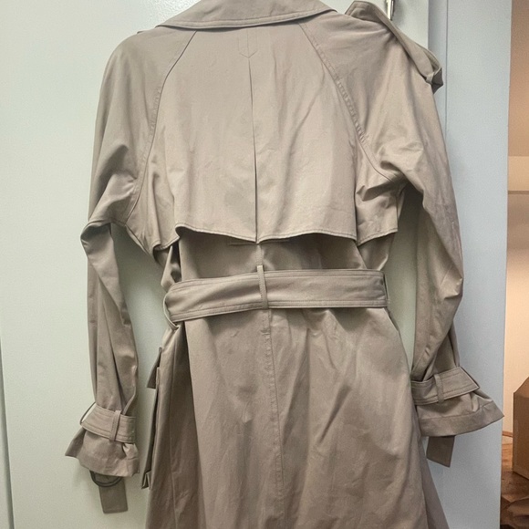 WORN ONCE VERA WANG TRENCH - Picture 4 of 5